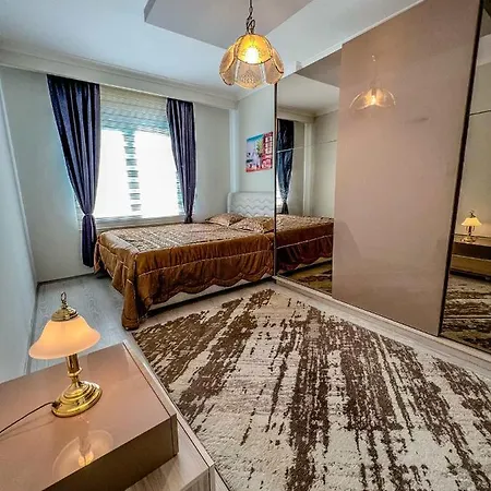 Spacious Flat At The Pool, Huge Balcony, 2 Bedroom Apartamento *