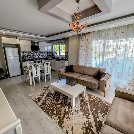 Appartement Spacious Flat At The Pool, Huge Balcony, 2 Bedroom