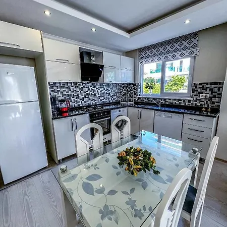 Appartement Spacious Flat At The Pool, Huge Balcony, 2 Bedroom *
