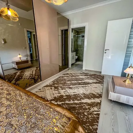 Spacious Flat At The Pool, Huge Balcony, 2 Bedroom * אלאניה